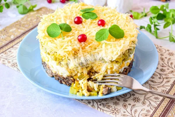 Салат з печерицями і сиром