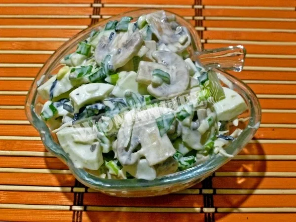 Салат гриби цибуля яйця і корінь селери