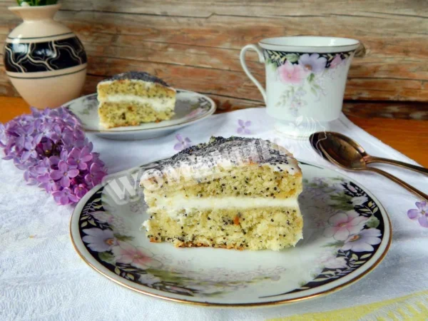 Маково-маковий пиріг зі сметанним кремом