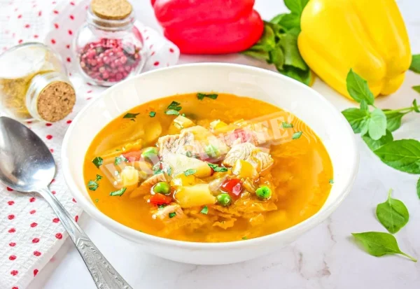 Суп з пекінською капустою і куркою