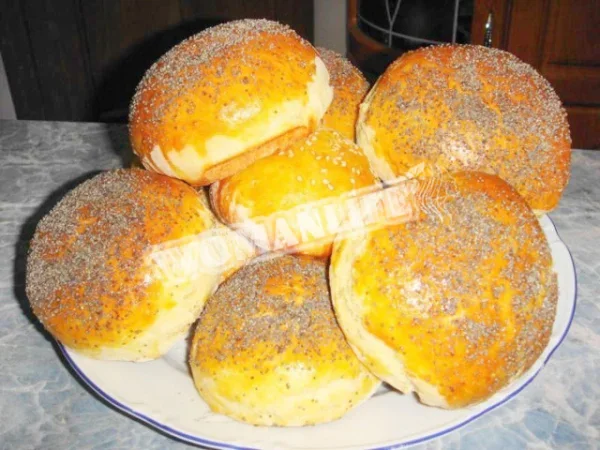 Булочки на воді з маком