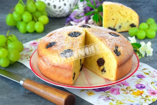 Пиріг із родзинками в духовці