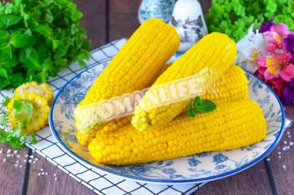 Кукурудза в качанах в мультиварці