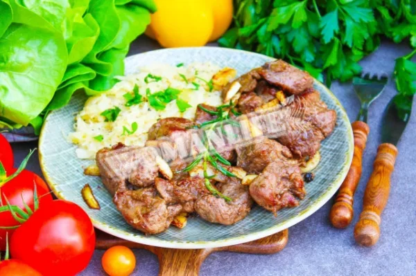 М'ясо кабана на сковороді