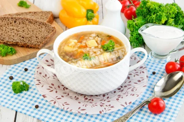 Розсольник з томатною пастою і перловкою