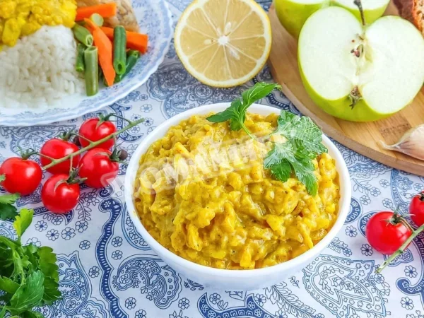 Соус каррі з шматочками яблук