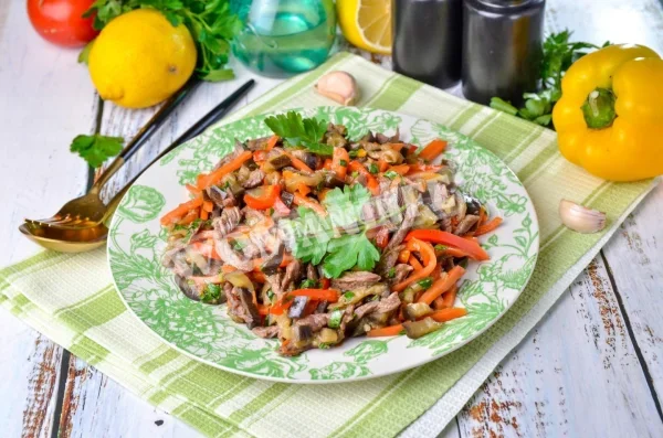 Гарячий салат з баклажанів