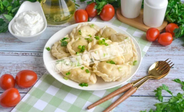 Вареники з сирою картоплею та сиром