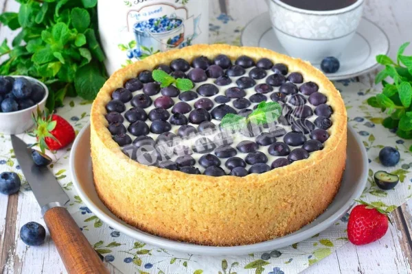 Пиріг з сиром і ягодами
