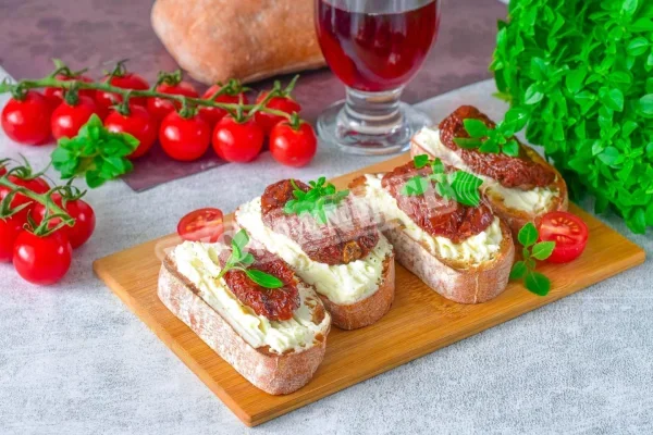 Сирки з в'яленими помідорами