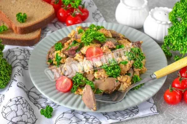 Печінка з цибулею і яйцем