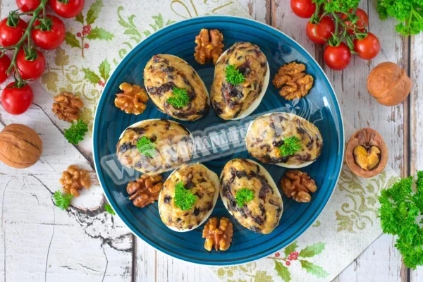Яйця з чорносливом