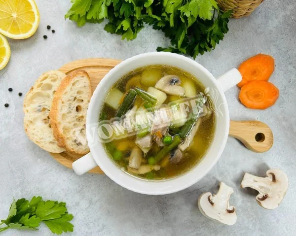 Суп з квасолею, грибами і куркою