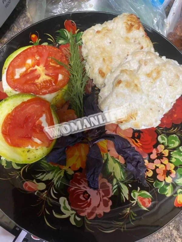 Кабачки з помідорами в духовці