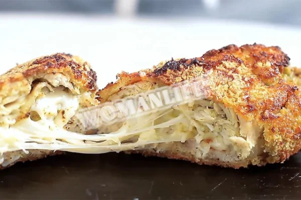 Рулет з курячого філе з соусом песто та сиром