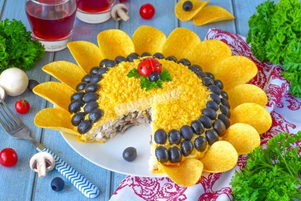 Салат Соняшник з копченою куркою