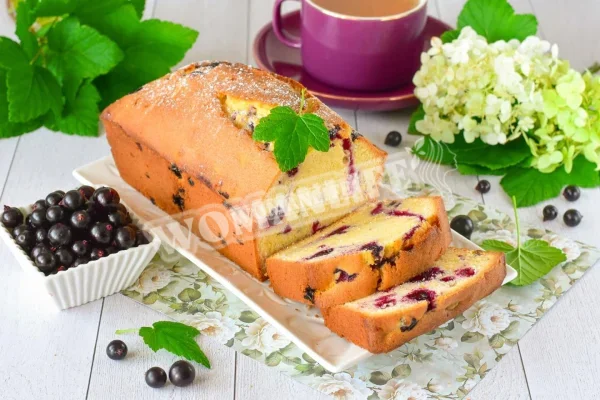 Капкейк з чорної смородини в духовці