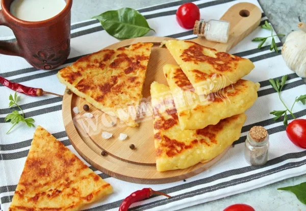 Ліниві хачапурі з молоком і сиром на сковороді