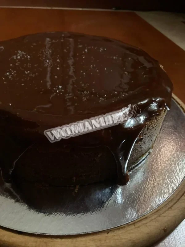 Чізкейк із солоною карамеллю.