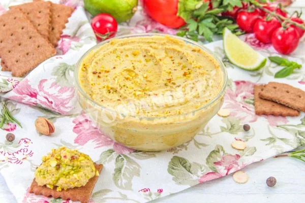 Хумус з цукіні з фісташками