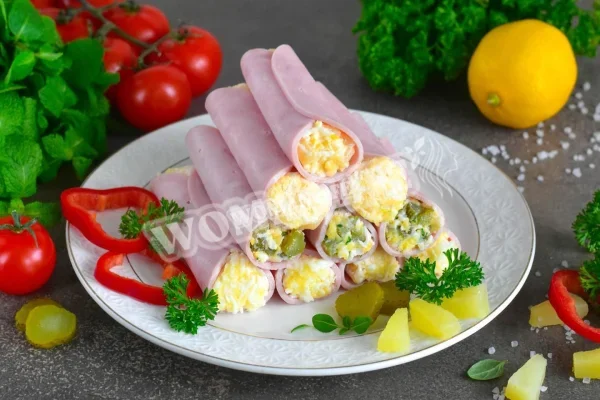 Рулетики з шинки з різними начинками