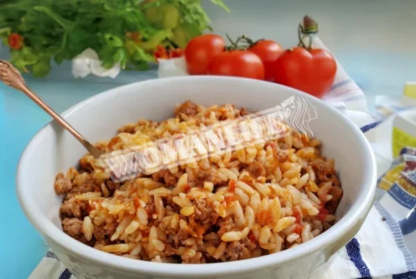 Паста орзо з фаршем на сковороді