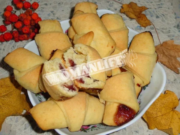Бублики без дріжджів зі сметаною і варенням