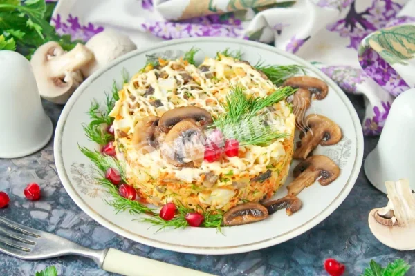 Салат з печерицями і яйцями