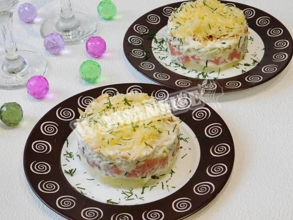 Салат з сьомги під шубою з яблуком