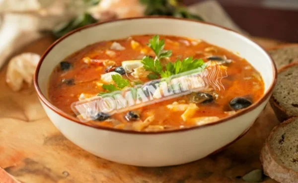 Рибні консерви солянки з солоними огірками
