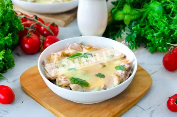 Жульєн з індичкою на сковороді