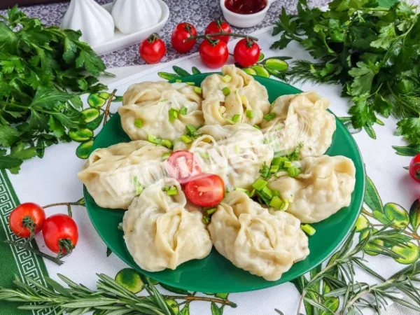 Соковиті манти з куркою та картоплею