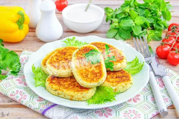 Картопляні котлети з сиром на сковороді