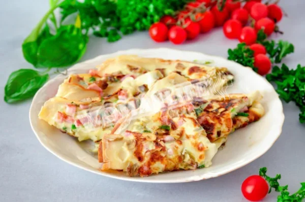 Млинці з печеною ковбасою та сиром
