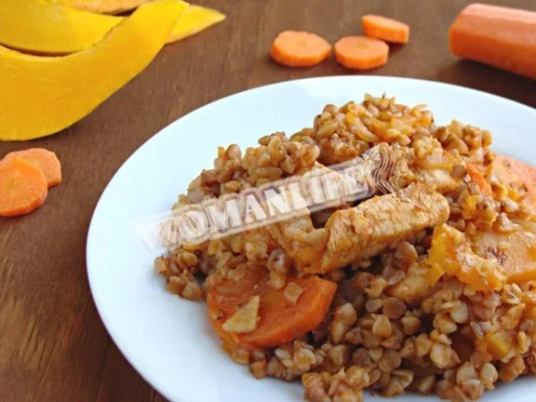 Гречка з куркою, овочами та гарбузом