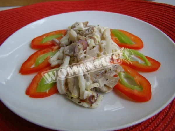 Салат з кальмарами і печерицями