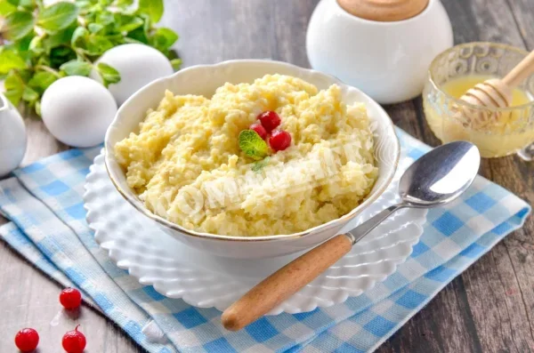 Пшоняна каша з яйцем