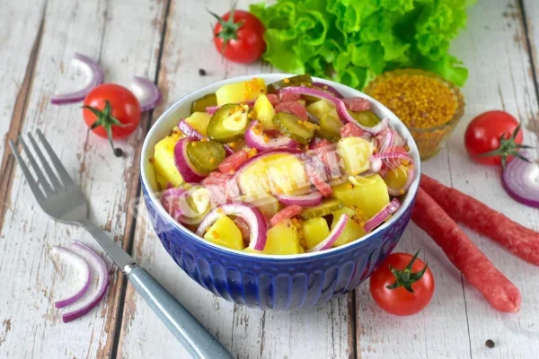 Баварський салат з мисливськими ковбасками