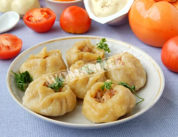Буузи зі свининою та яловичиною