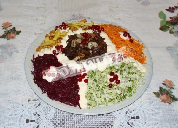 Салат "Єралаш" з корейською морквою, картоплею фрі та м'ясом