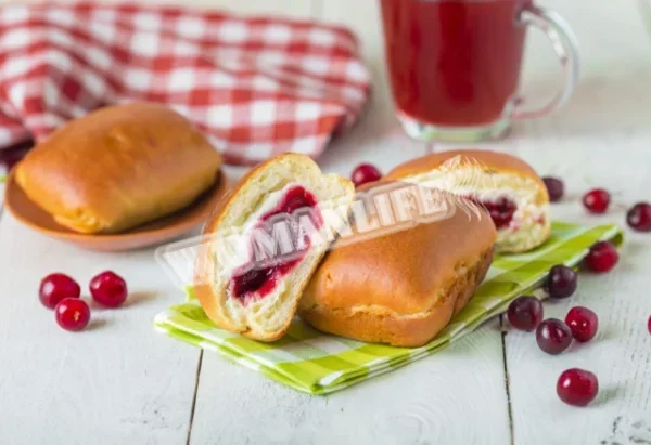 Пироги з вишнями і сиром