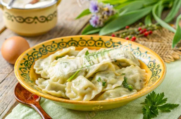 Вареники з сиром і черемшею