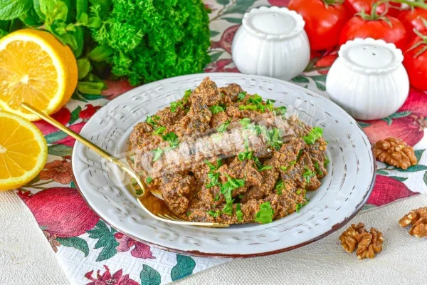 Яловичина з волоськими горіхами