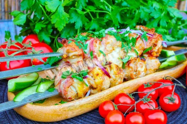 Курка в беконі на грилі