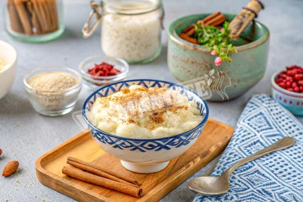 Грецький рисовий пудинг Різогало з корицею