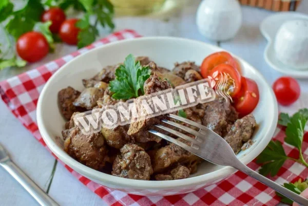 Куряча печінка, смажена на сковороді з цибулею