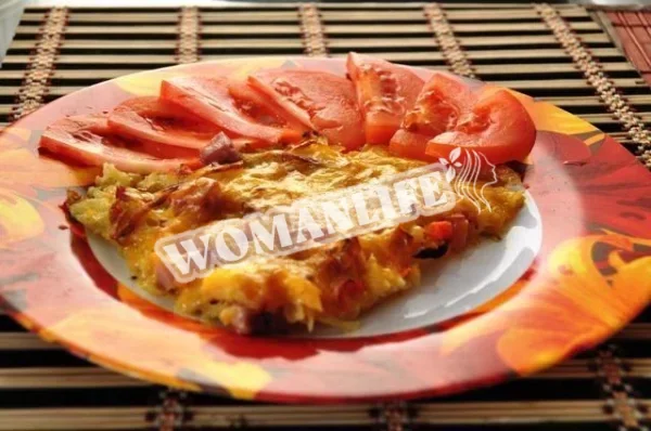 Картопляні запіканки з овочами та ковбасою