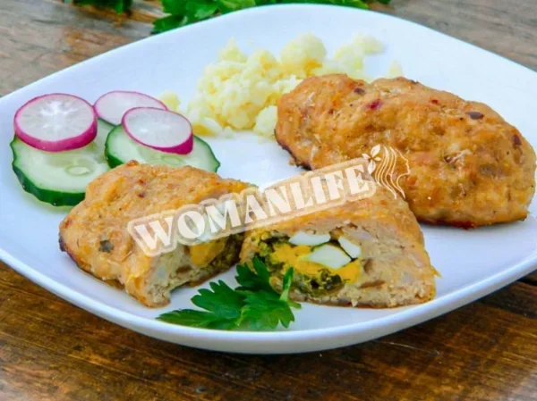 Курячі зрази з яйцем і зеленню