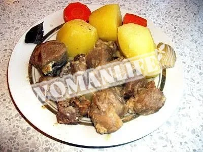 Індичка з горохом, квасолею та овочами