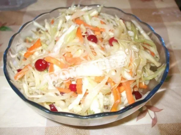 квашена капуста з журавлиною